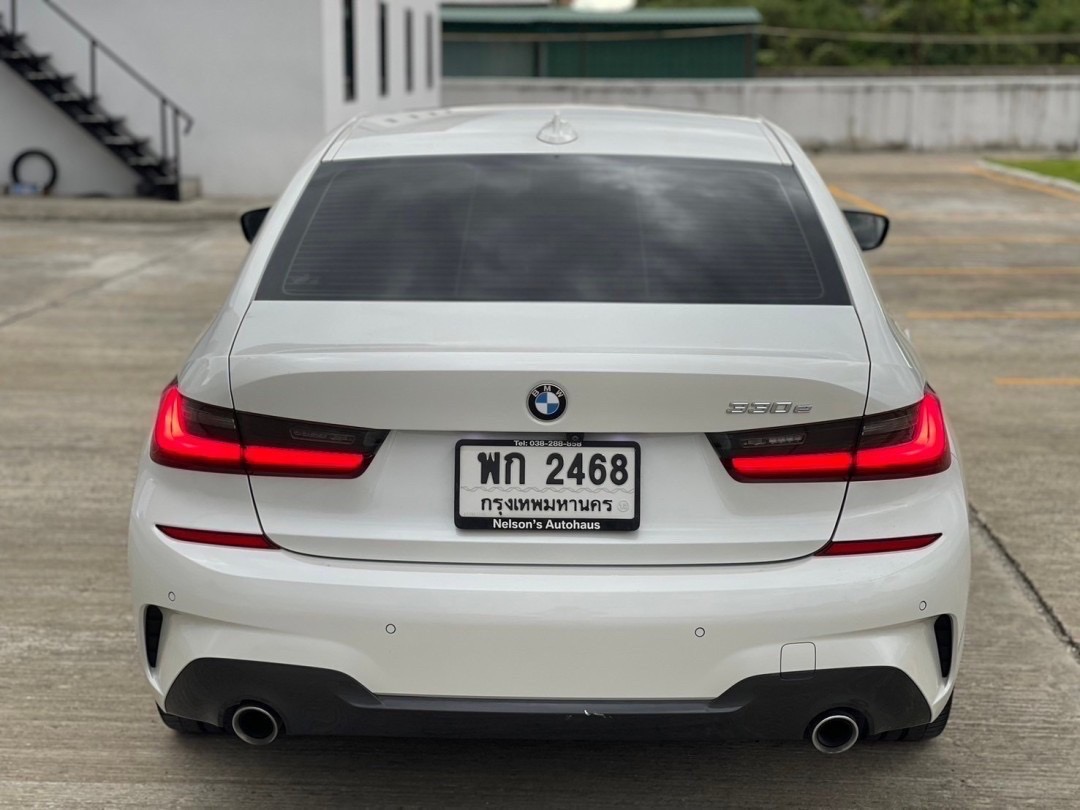 2022 BMW 330e Msport สีขาว (รูปที่ 3)