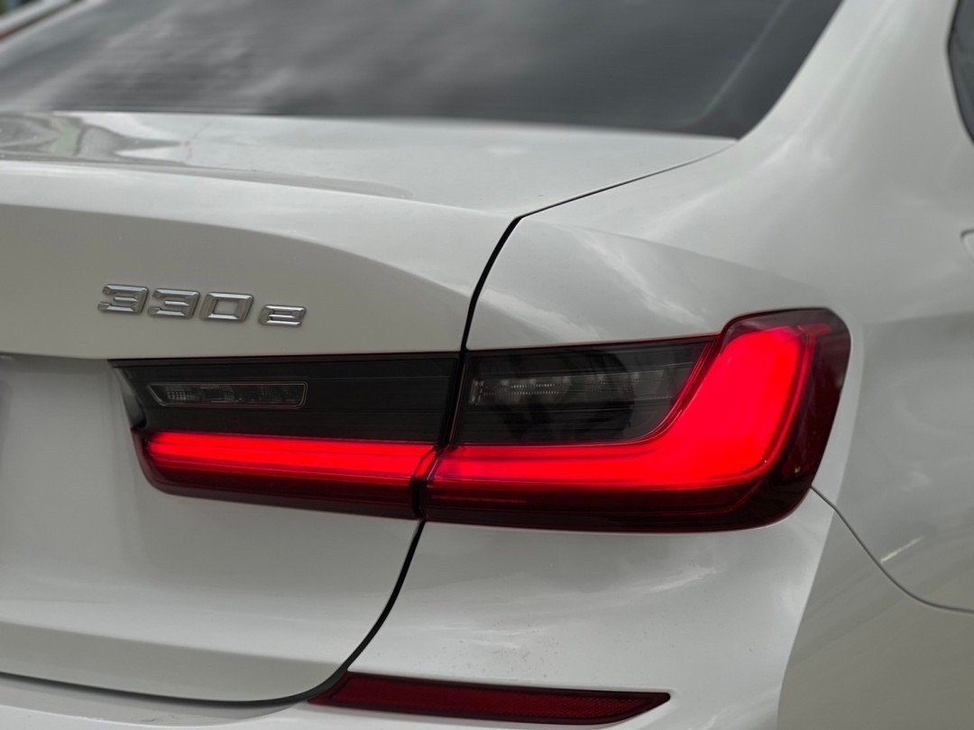 2022 BMW 330e Msport สีขาว (รูปที่ 8)