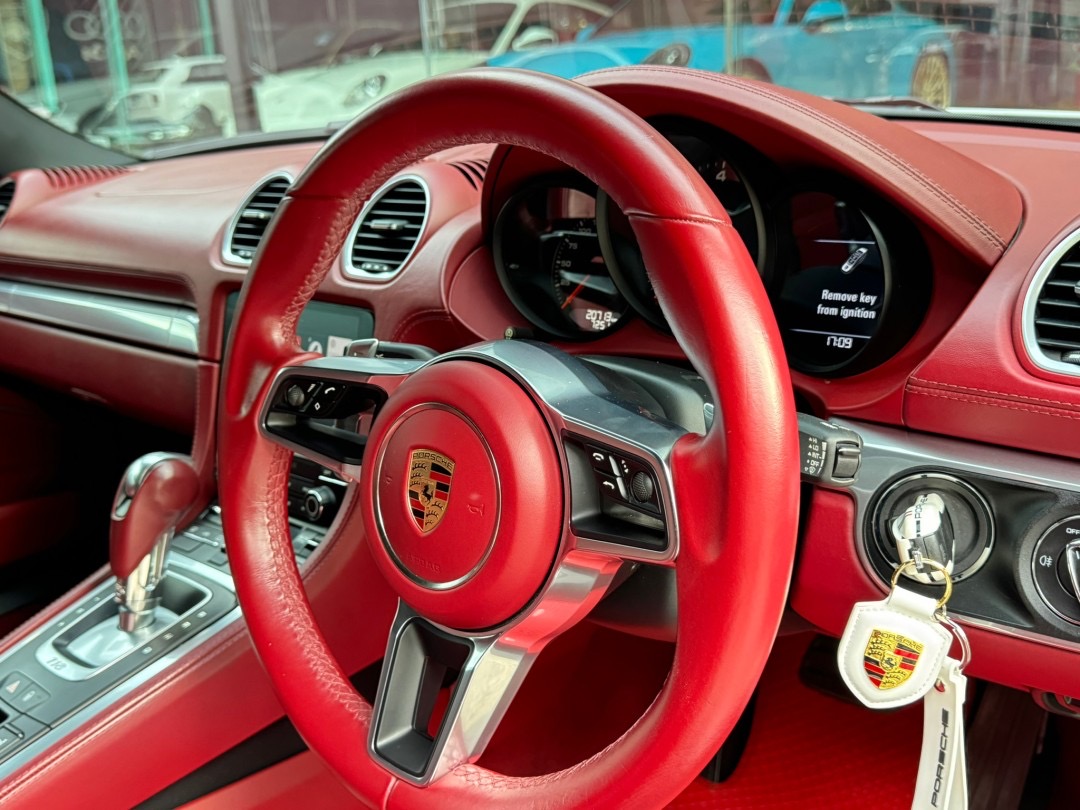 2017 Porsche 718 Boxster สีขาว (รูปที่ 8)