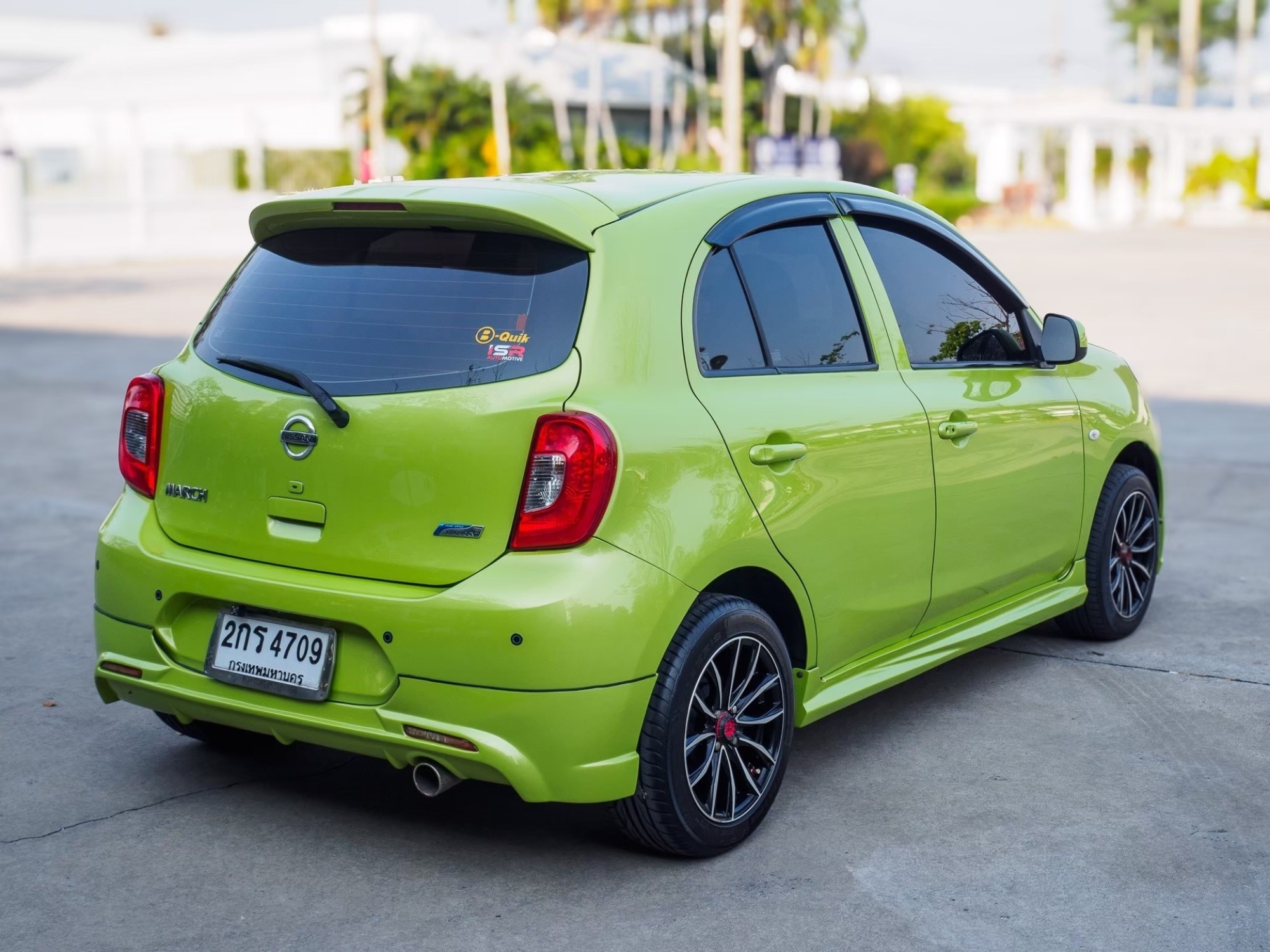 2013 Nissan March สีเขียว (รูปที่ 5)