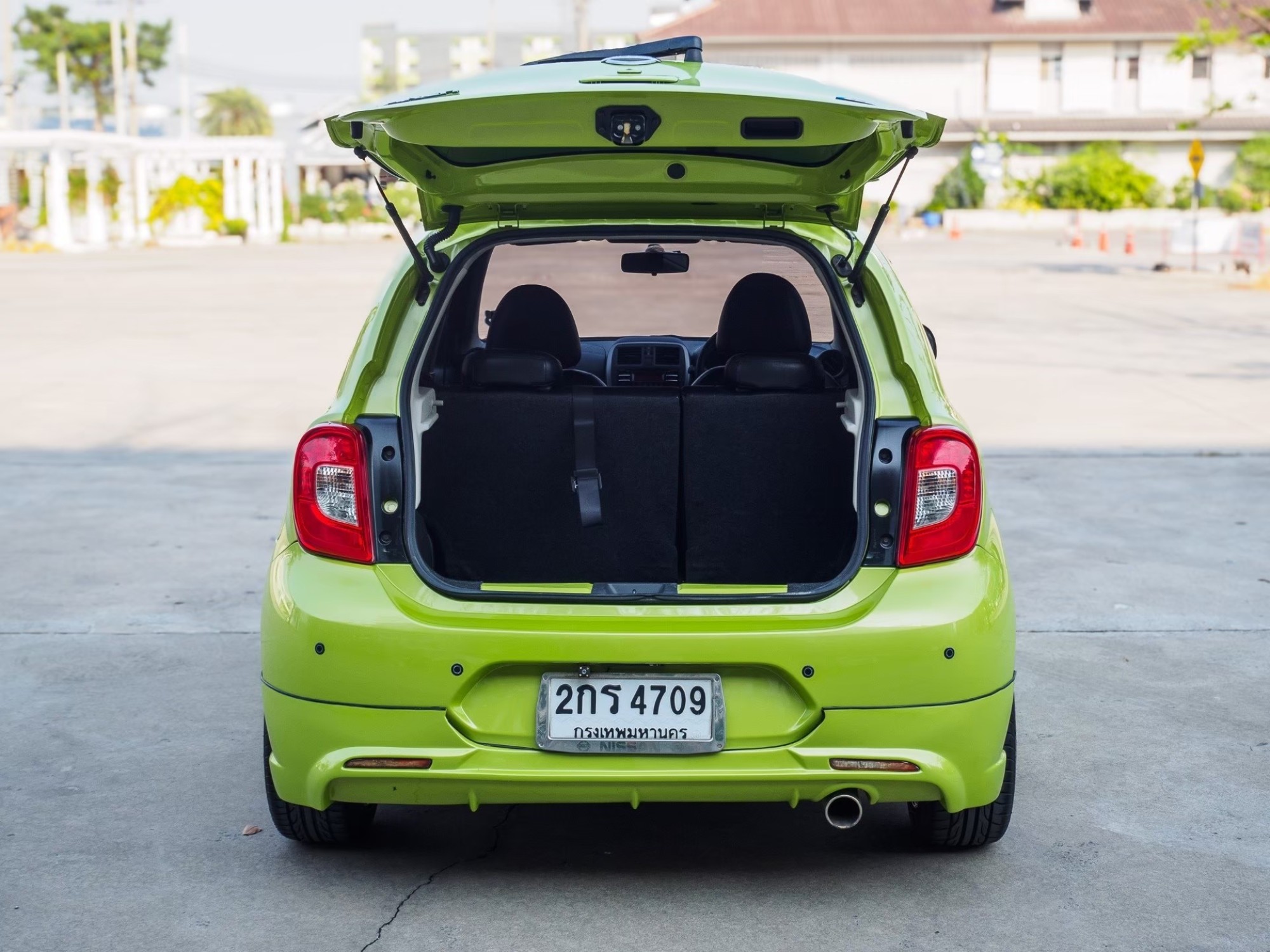 2013 Nissan March สีเขียว (รูปที่ 6)