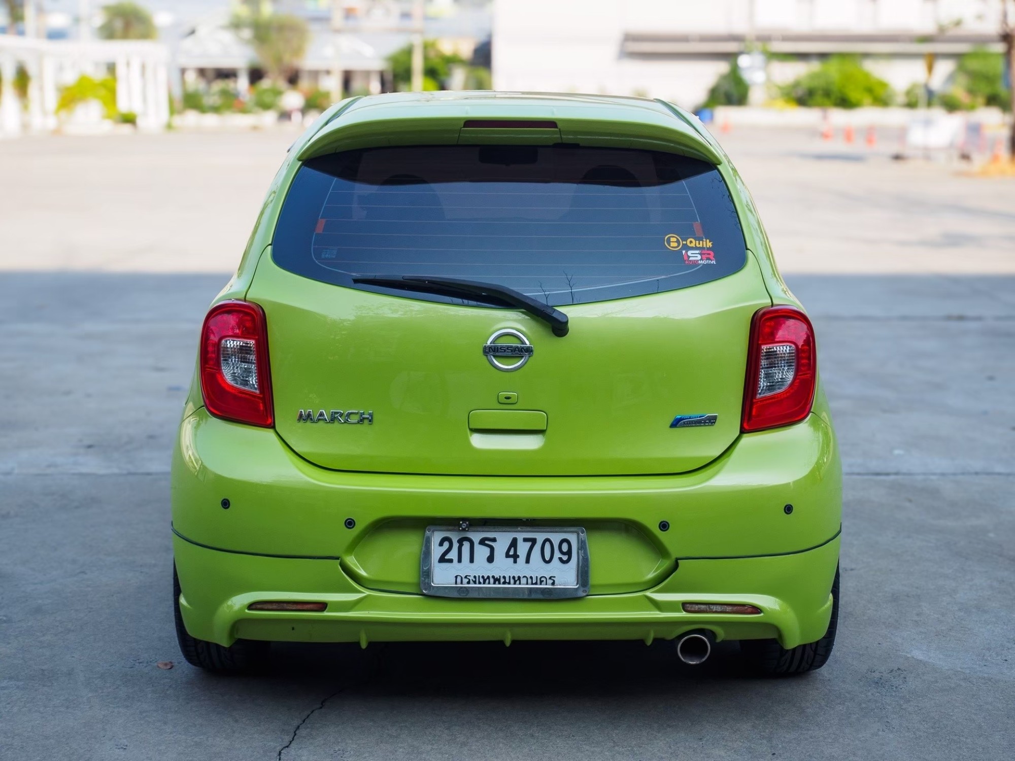 2013 Nissan March สีเขียว (รูปที่ 2)