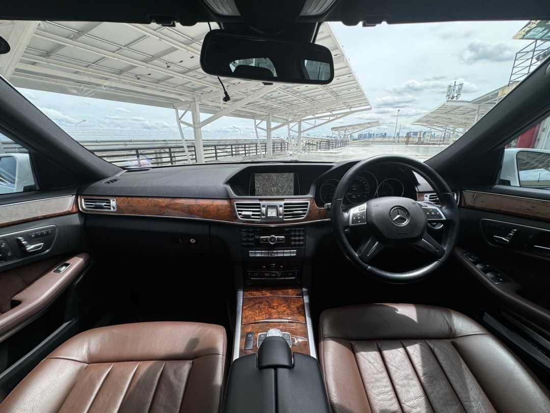 2014 Mercedes-Benz E-Class W212 E300 สีขาว (รูปที่ 4)