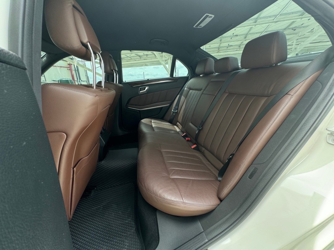 2014 Mercedes-Benz E-Class W212 E300 สีขาว (รูปที่ 6)