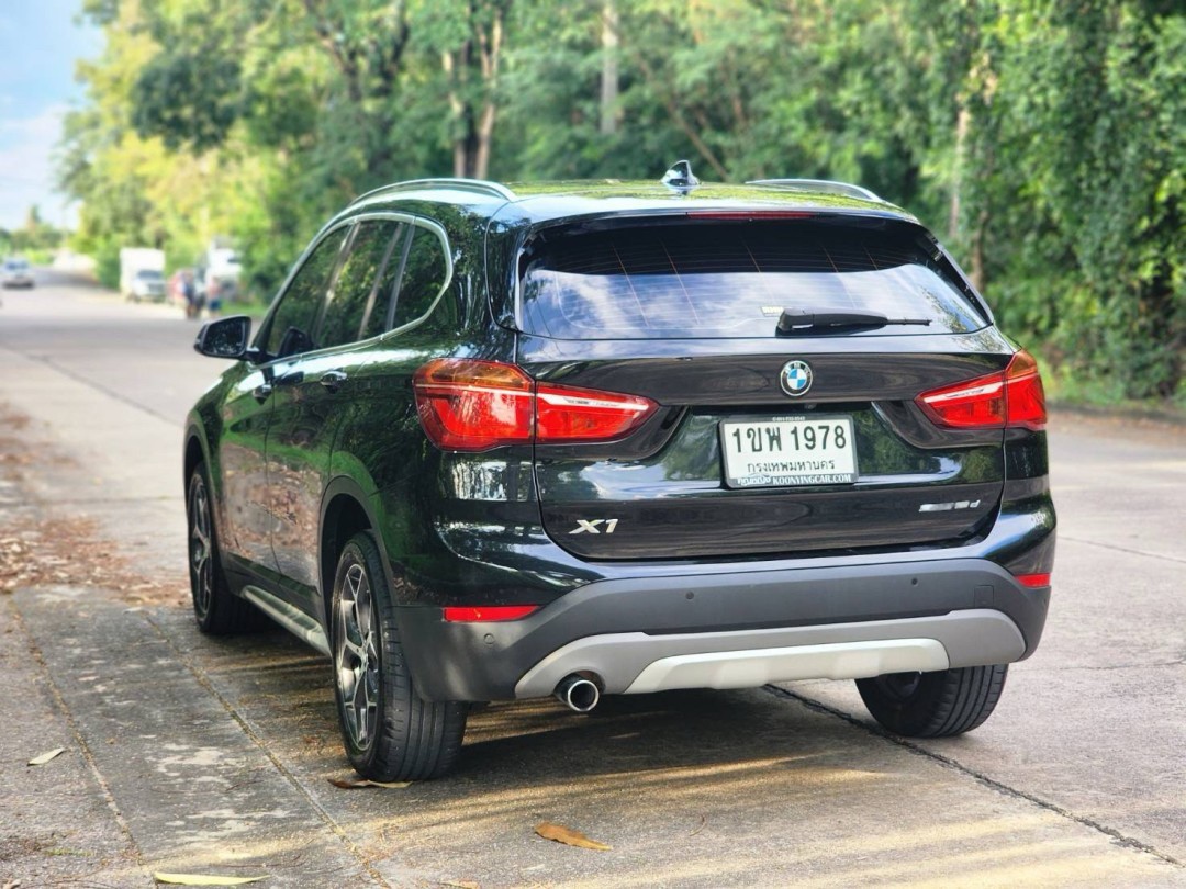 2019 BMW X1 F48 สีดำ (รูปที่ 8)