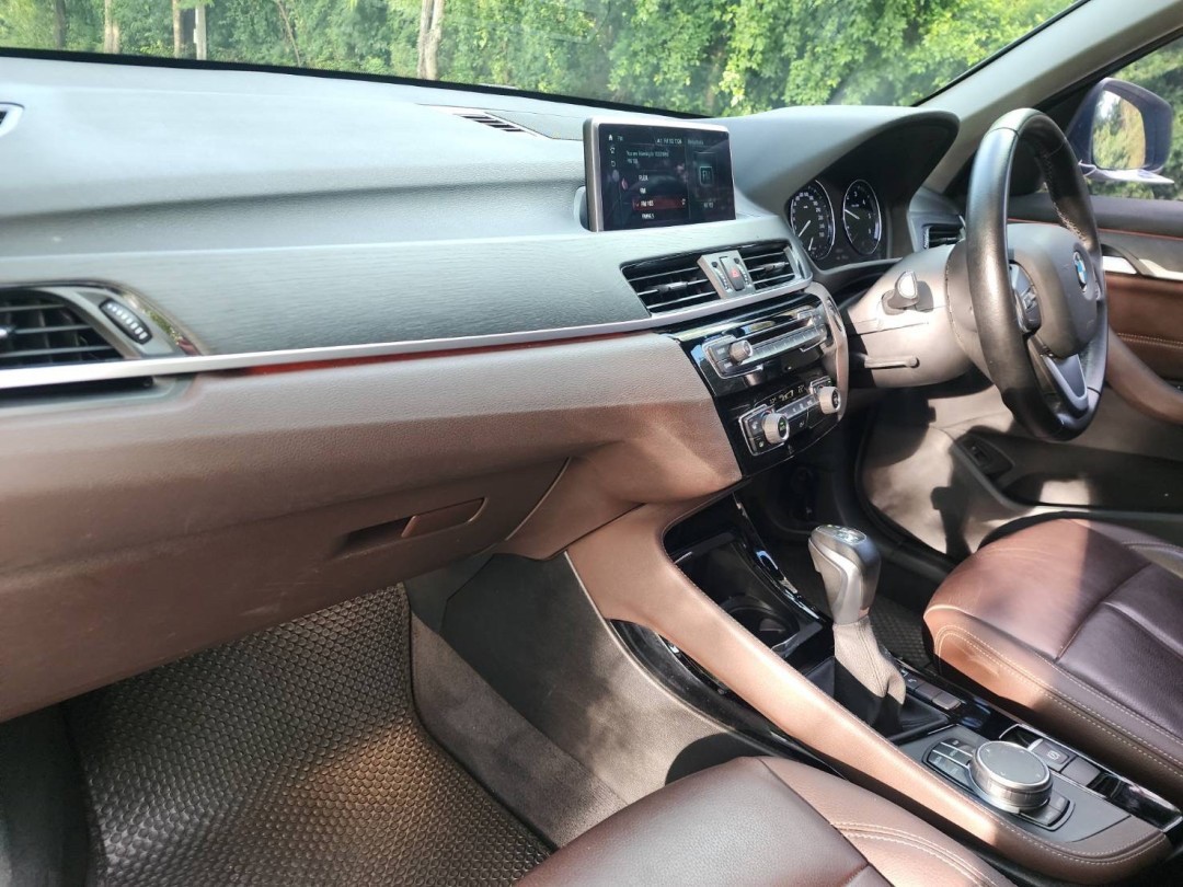 2019 BMW X1 F48 สีดำ (รูปที่ 2)