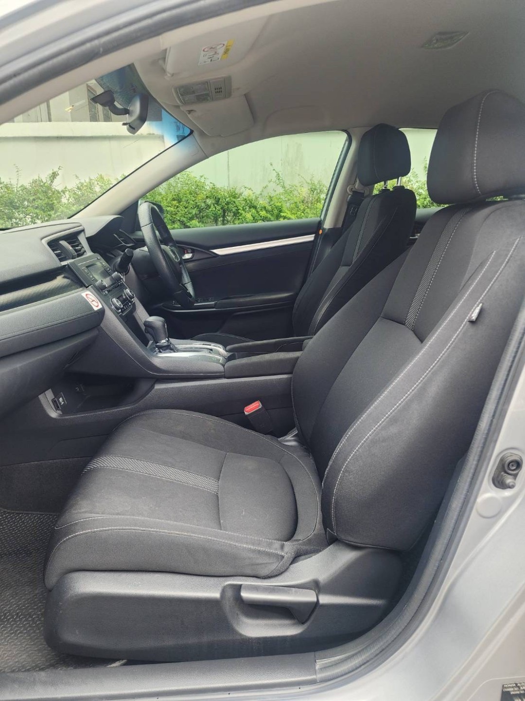 2019 Honda Civic Sedan สีเทา (รูปที่ 2)