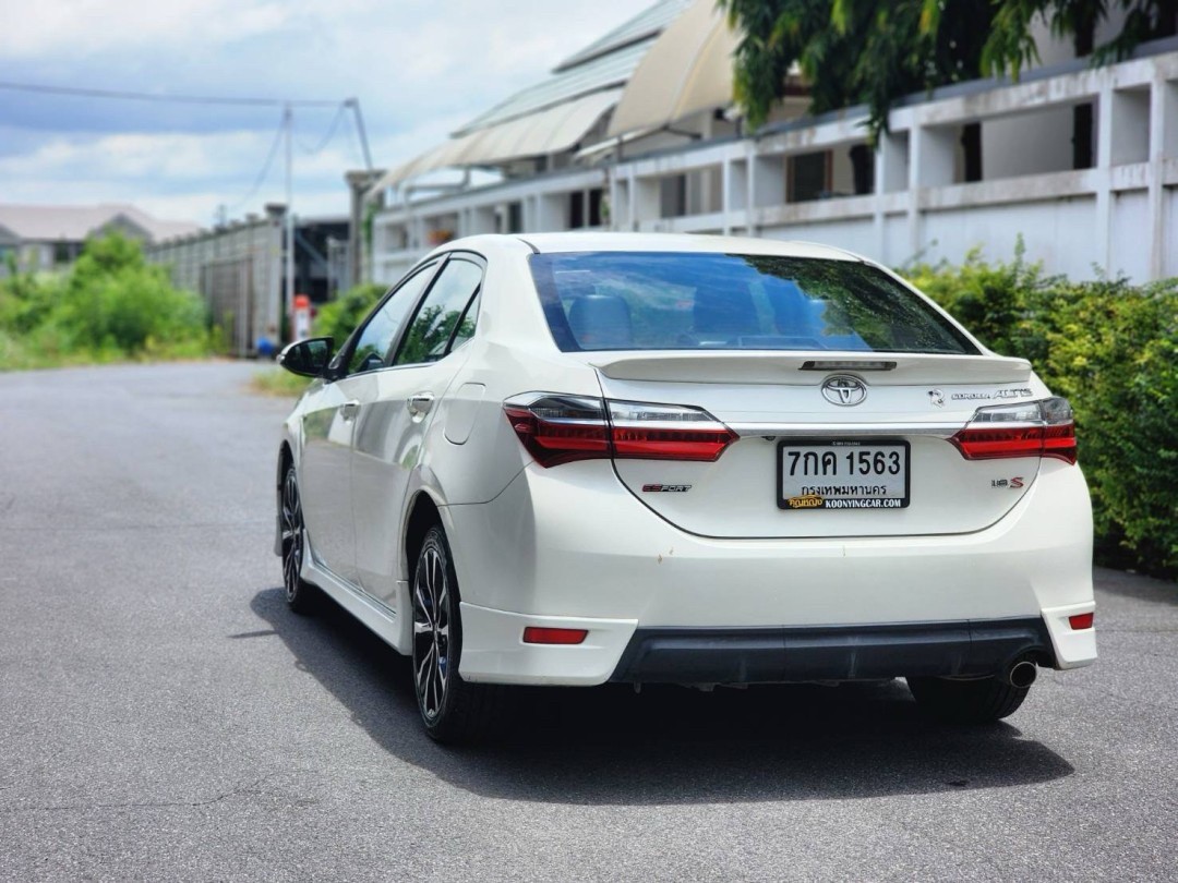 2018 Toyota Altis สีขาว (รูปที่ 6)