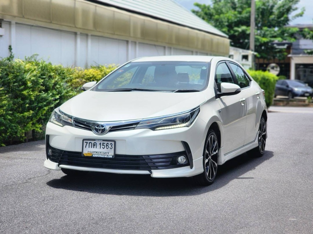 2018 Toyota Altis สีขาว (รูปที่ 9)