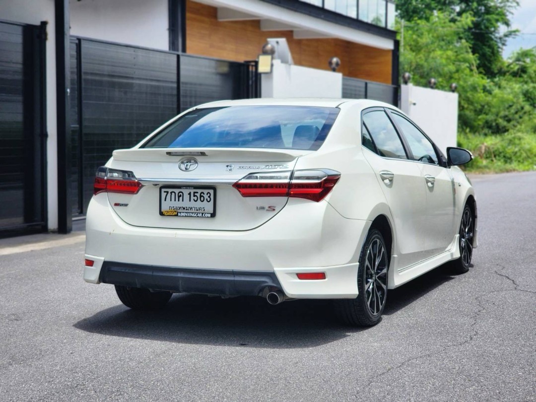 2018 Toyota Altis สีขาว (รูปที่ 7)