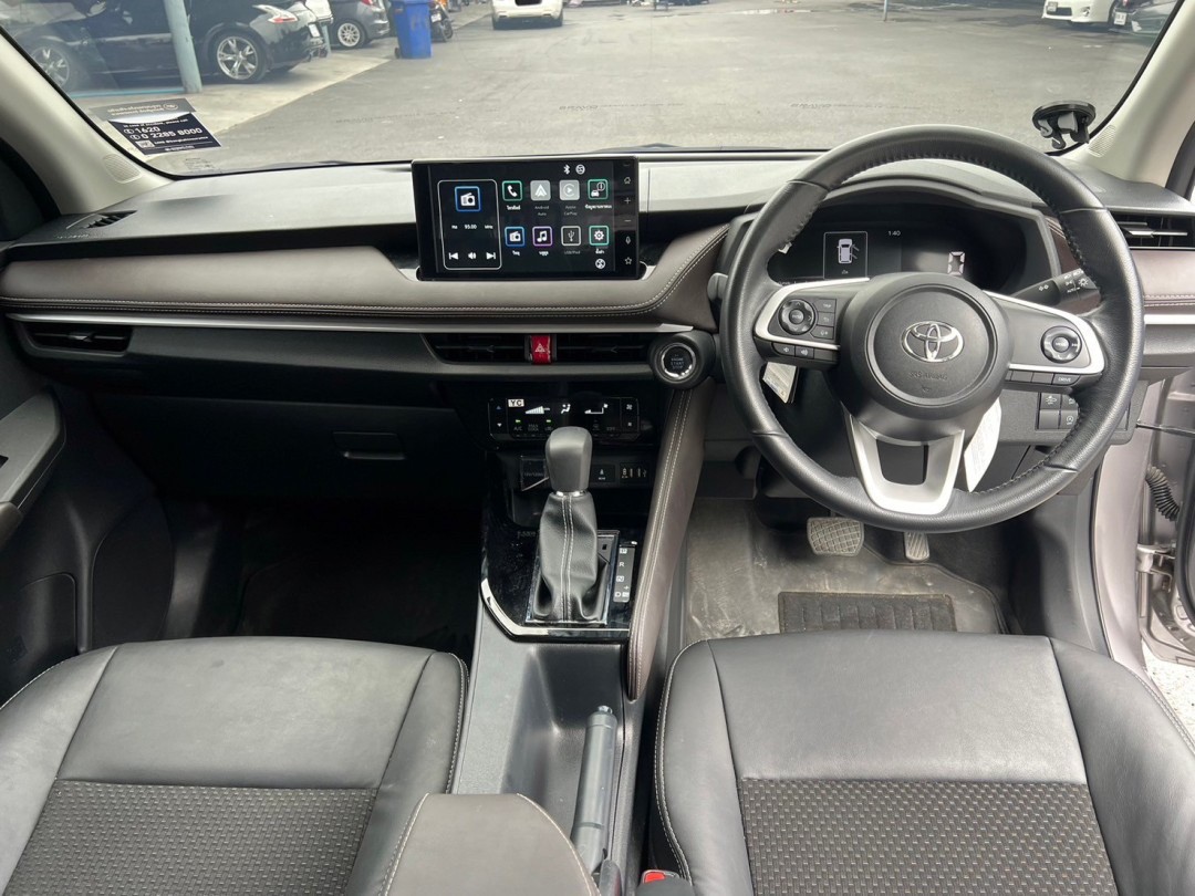 2022 Toyota Yaris Ativ สีเทา (รูปที่ 5)