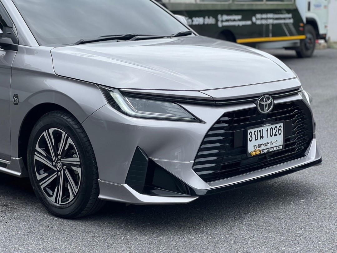 2022 Toyota Yaris Ativ สีเทา (รูปที่ 6)