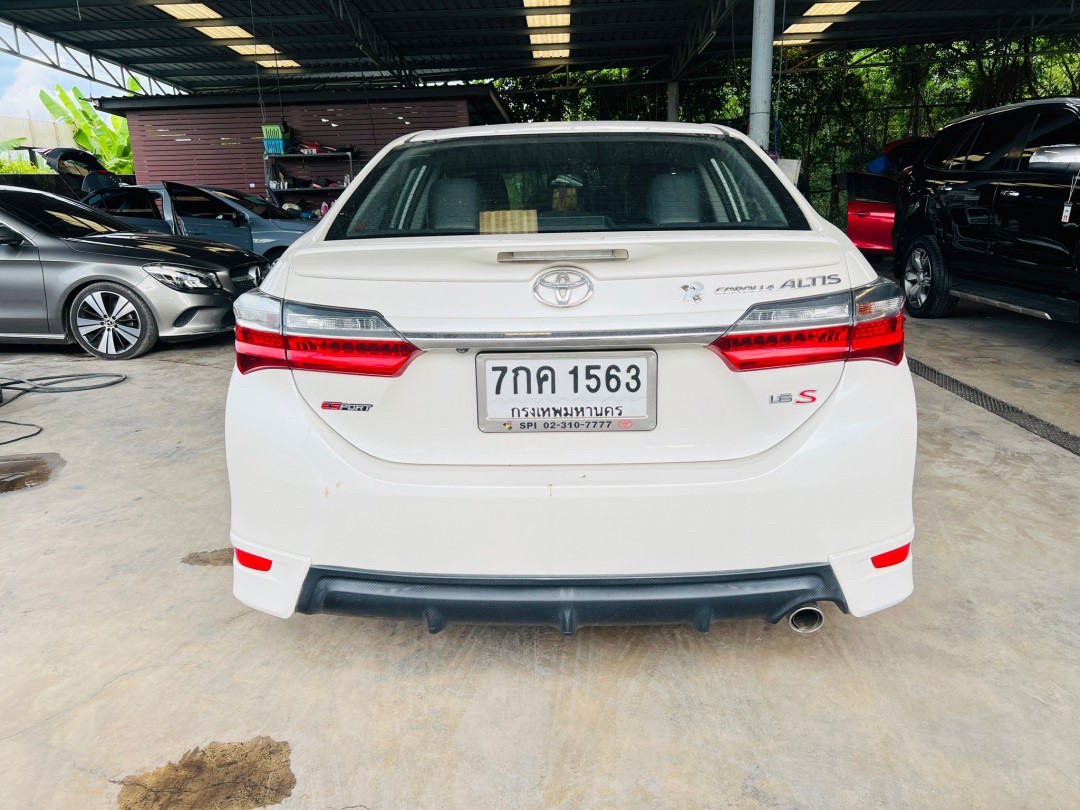 2018 Toyota Altis สีขาว (รูปที่ 8)