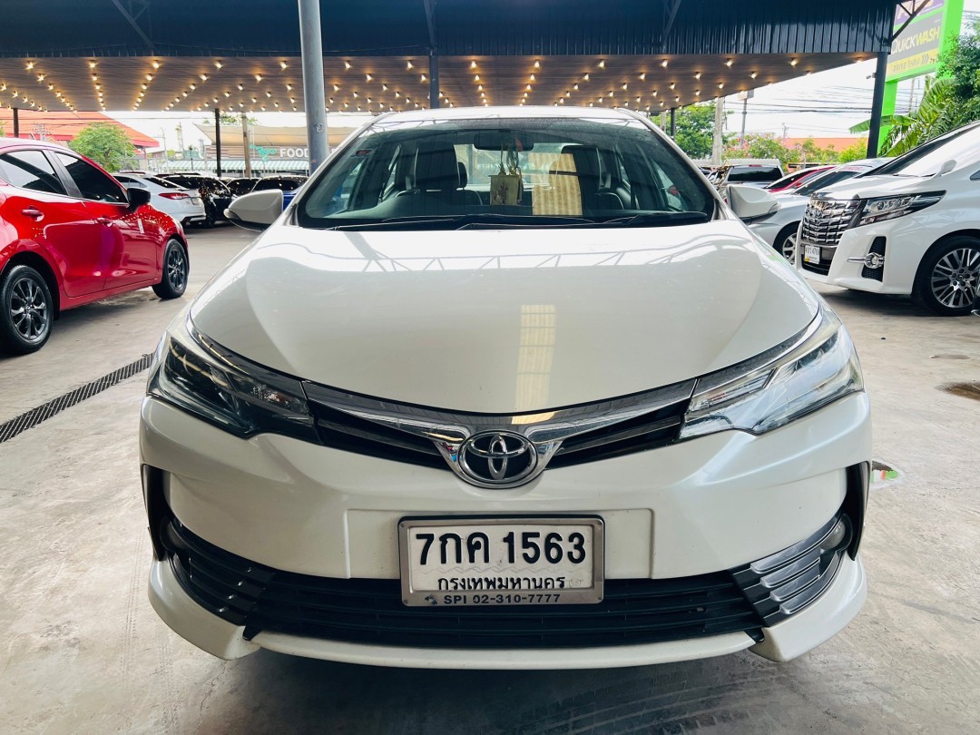 2018 Toyota Altis สีขาว (รูปที่ 10)