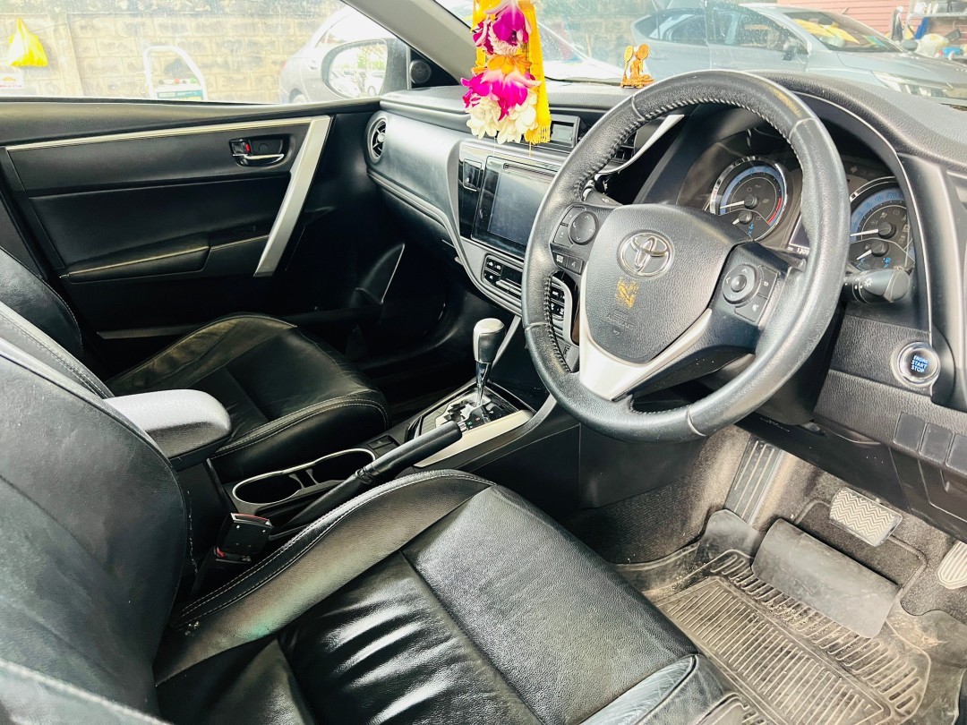 2018 Toyota Altis สีขาว (รูปที่ 6)