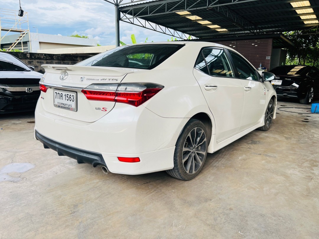 2018 Toyota Altis สีขาว (รูปที่ 9)