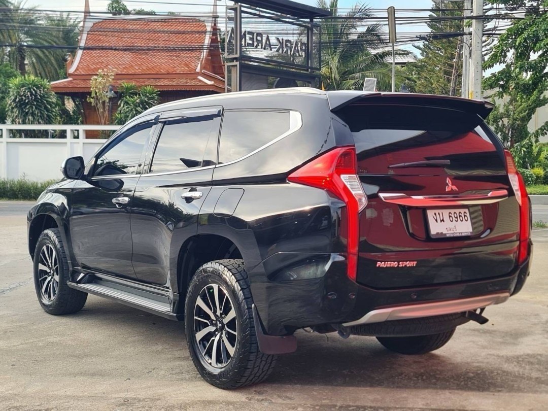 2018 Mitsubishi Pajero Sport สีดำ (รูปที่ 9)