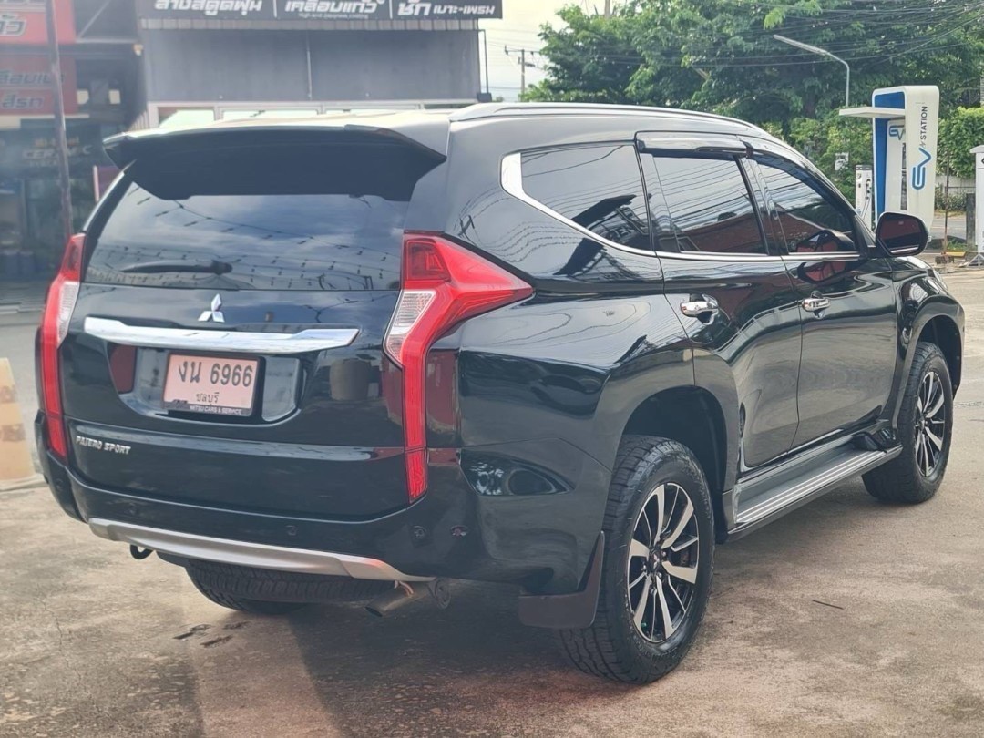 2018 Mitsubishi Pajero Sport สีดำ (รูปที่ 7)