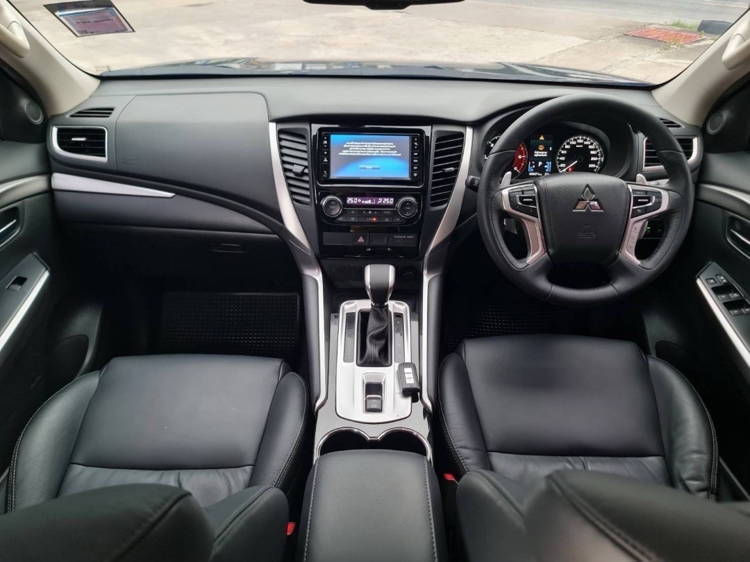 2018 Mitsubishi Pajero Sport สีดำ (รูปที่ 4)