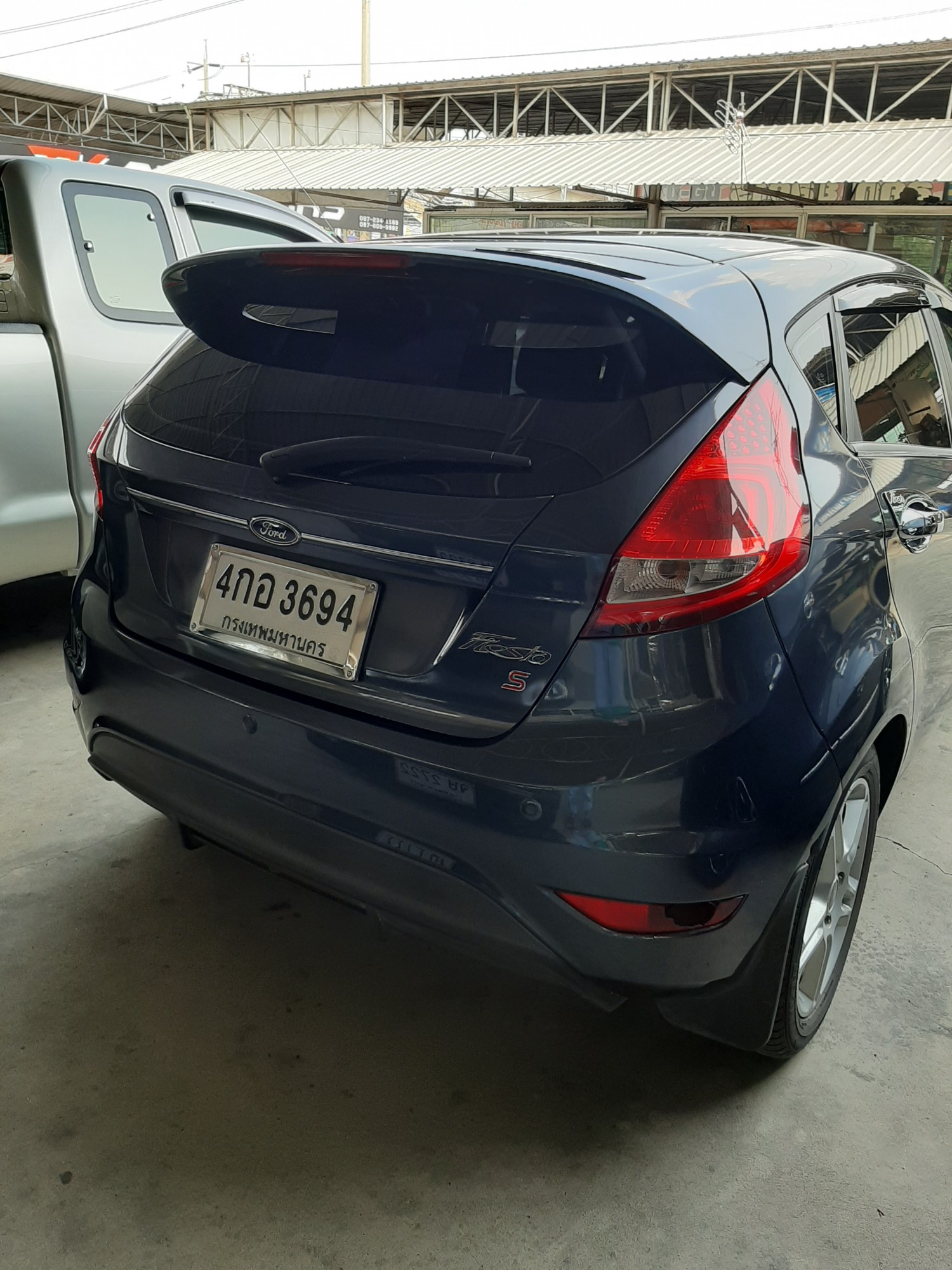 Ford Fiesta ปี 2011 สีดำ (รูปที่ 2)