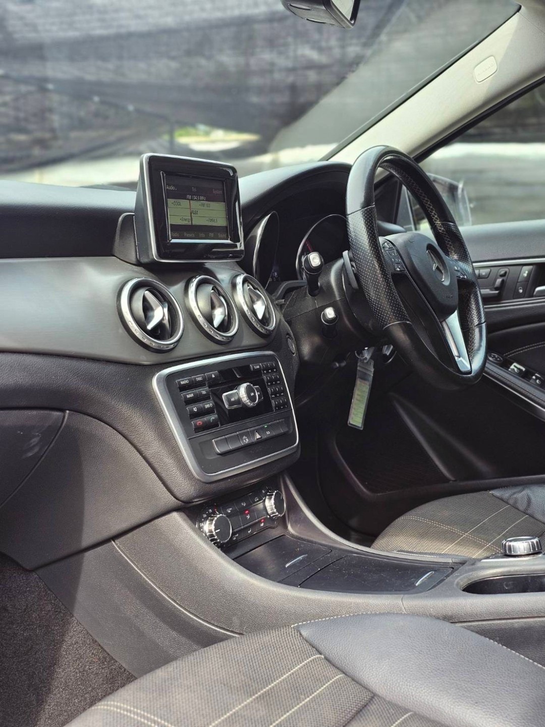 2014 Mercedes-Benz GLA-Class GLA200 สีเทา (รูปที่ 3)