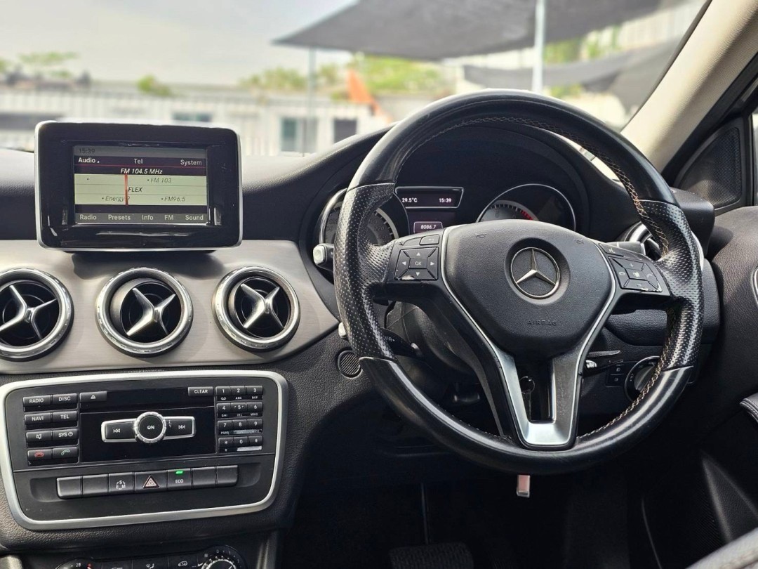2014 Mercedes-Benz GLA-Class GLA200 สีเทา (รูปที่ 4)
