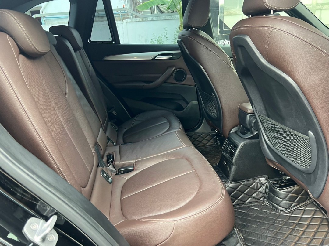 2019 BMW X1 F48 สีดำ (รูปที่ 9)
