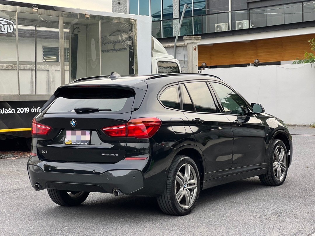 2019 BMW X1 F48 สีดำ (รูปที่ 10)