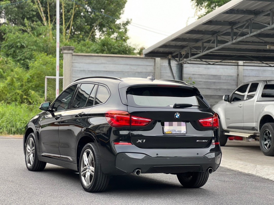 2019 BMW X1 F48 สีดำ (รูปที่ 7)