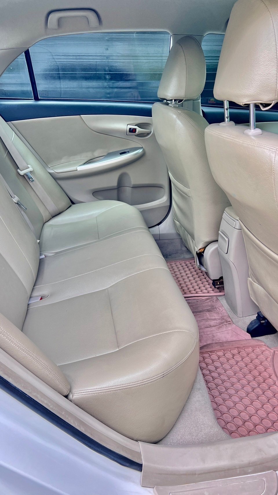 2012 Toyota Altis 1.2 CNG สีขาว (รูปที่ 2)