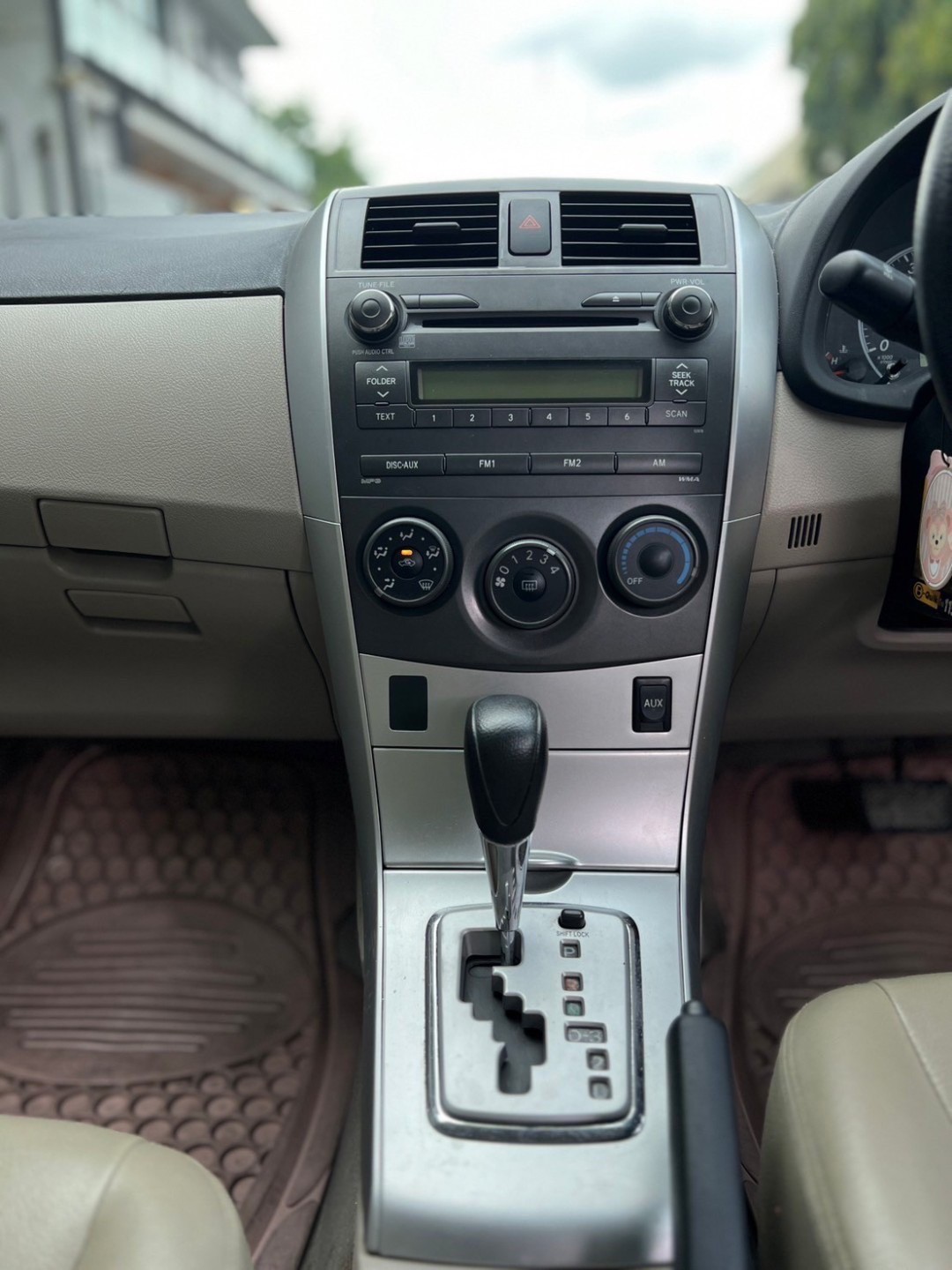 2012 Toyota Altis 1.2 CNG สีขาว (รูปที่ 4)