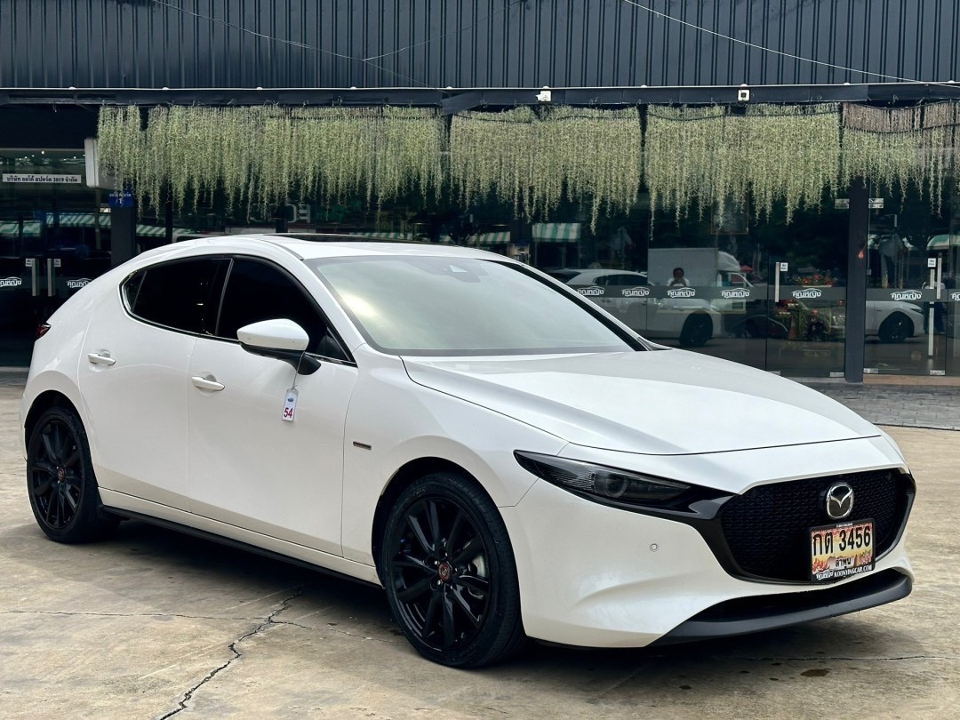 2021 Mazda 3 Fastback สีขาว (รูปที่ 9)