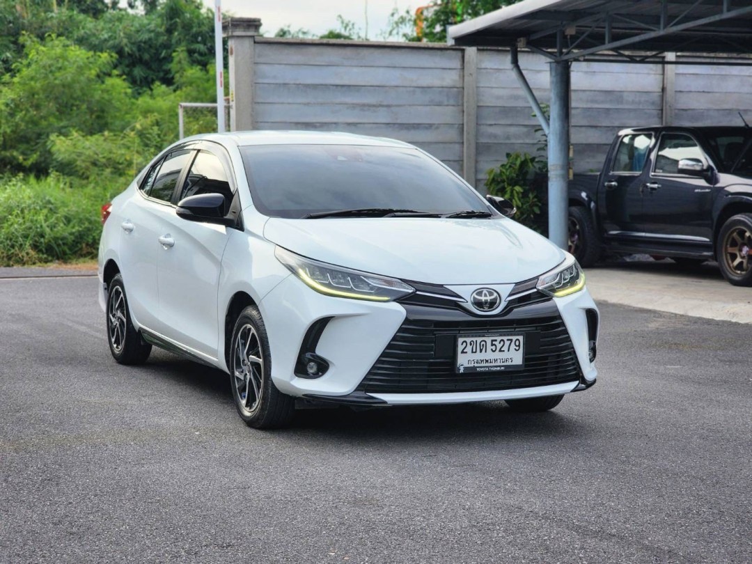 2021 Toyota Yaris Ativ สีขาว (รูปที่ 10)