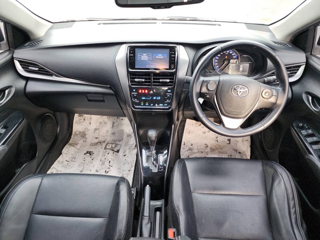 2021 Toyota Yaris Ativ สีขาว (รูปที่ 4)