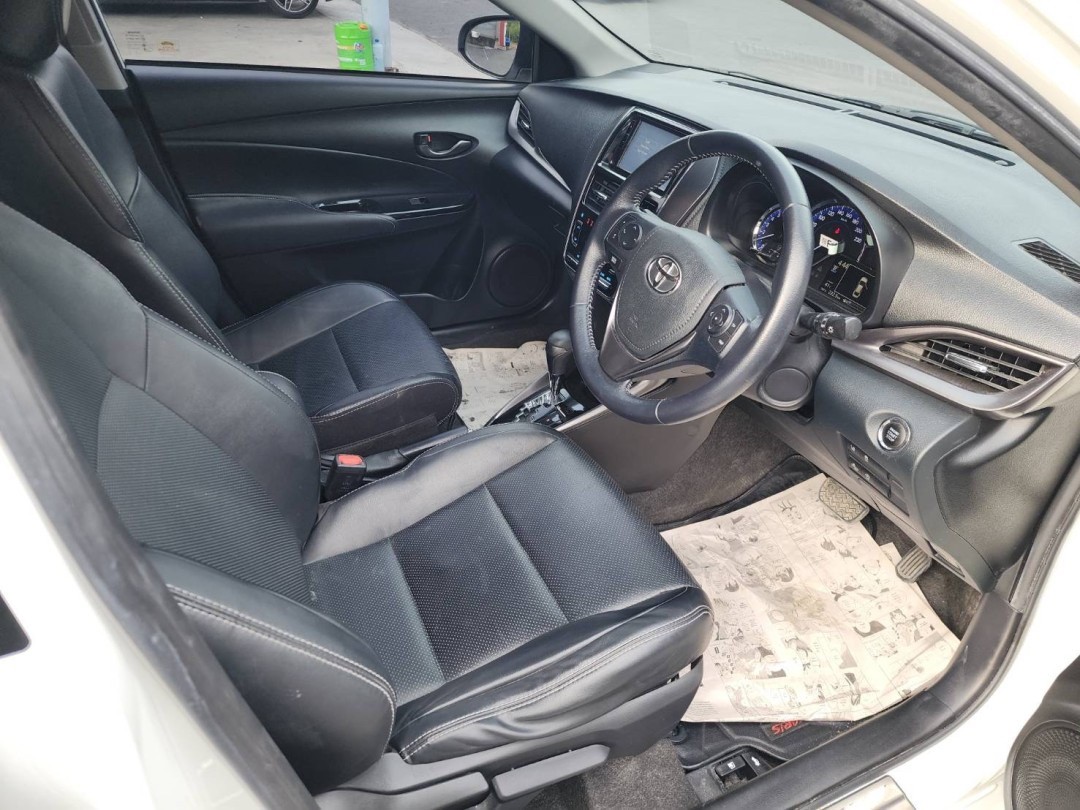 2021 Toyota Yaris Ativ สีขาว (รูปที่ 5)