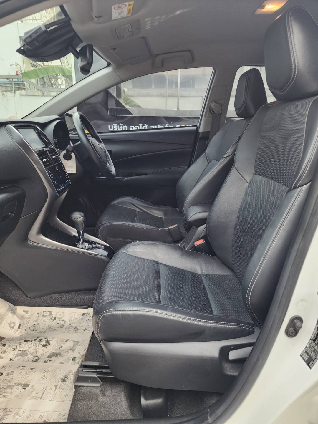 2021 Toyota Yaris Ativ สีขาว (รูปที่ 7)