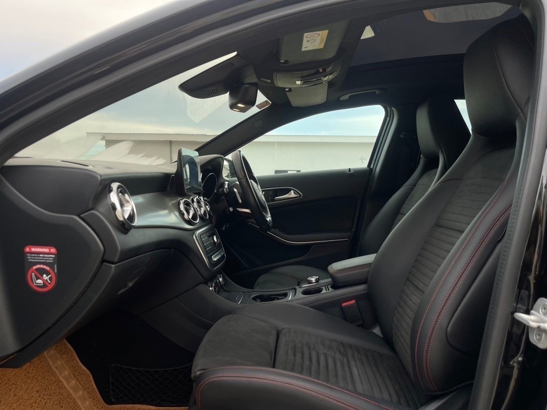 2017 Mercedes-Benz GLA-Class GLA250 สีดำ (รูปที่ 5)