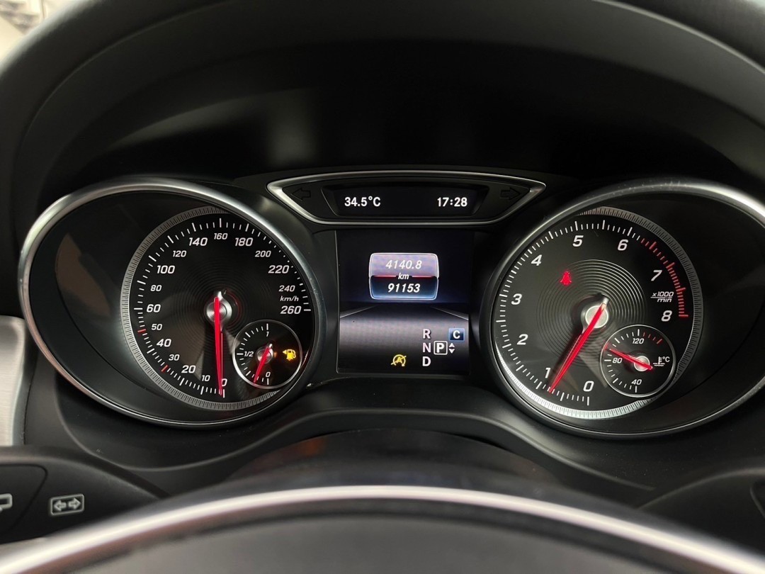 2017 Mercedes-Benz GLA-Class GLA250 สีดำ (รูปที่ 2)