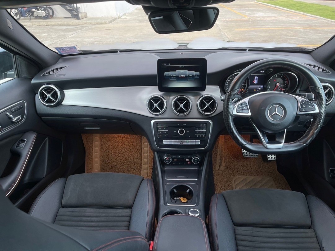 2017 Mercedes-Benz GLA-Class GLA250 สีดำ (รูปที่ 4)