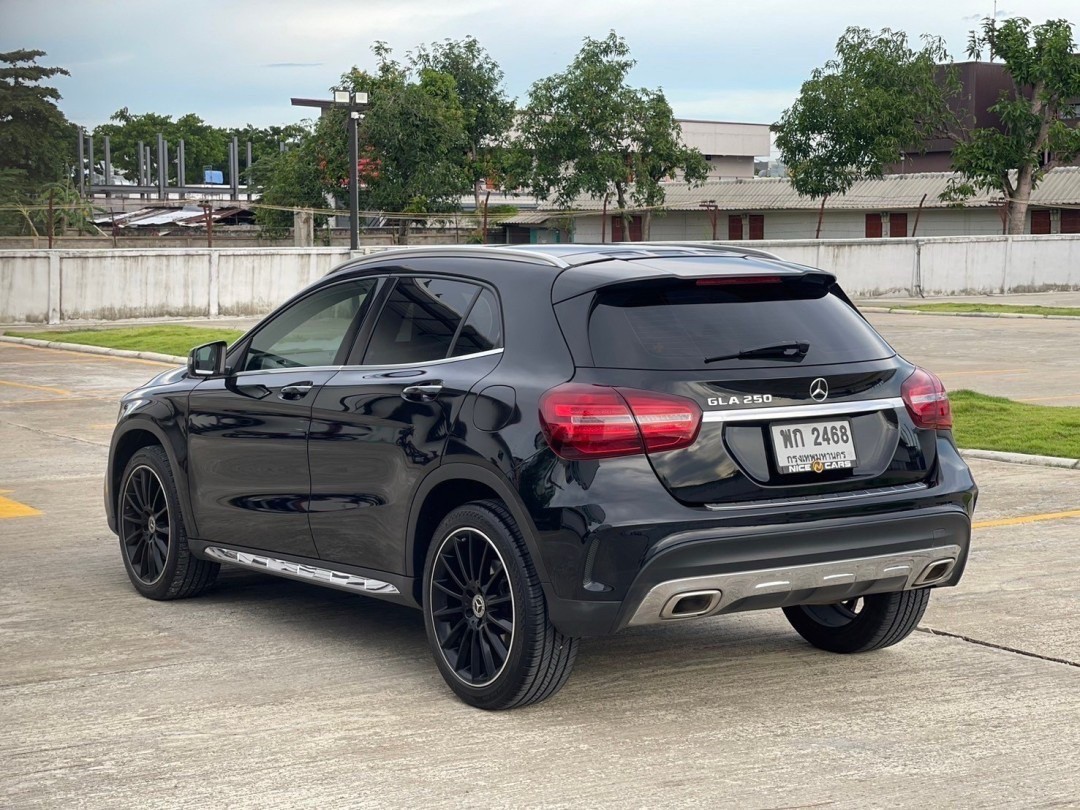 2017 Mercedes-Benz GLA-Class GLA250 สีดำ (รูปที่ 8)