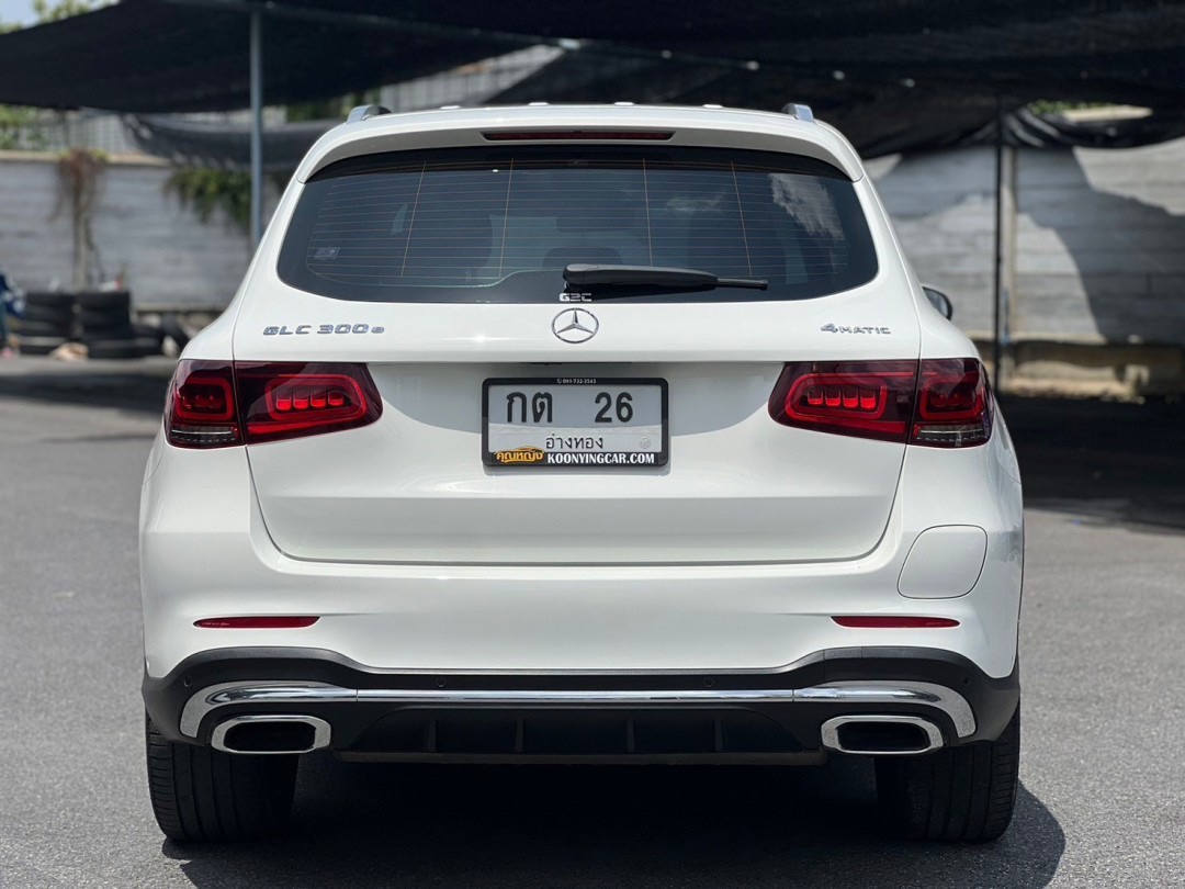 2021 Mercedes-Benz GLC-Class GLC 300 e 4MATIC AMG สีขาว (รูปที่ 8)
