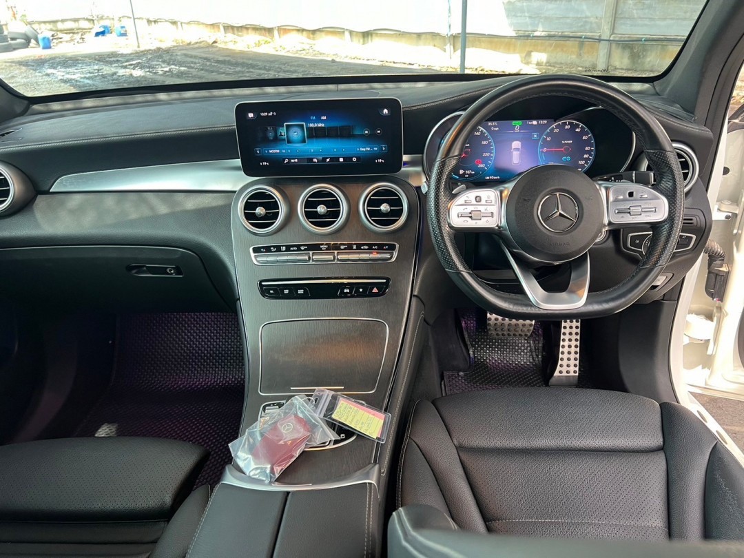 2021 Mercedes-Benz GLC-Class GLC 300 e 4MATIC AMG สีขาว (รูปที่ 6)
