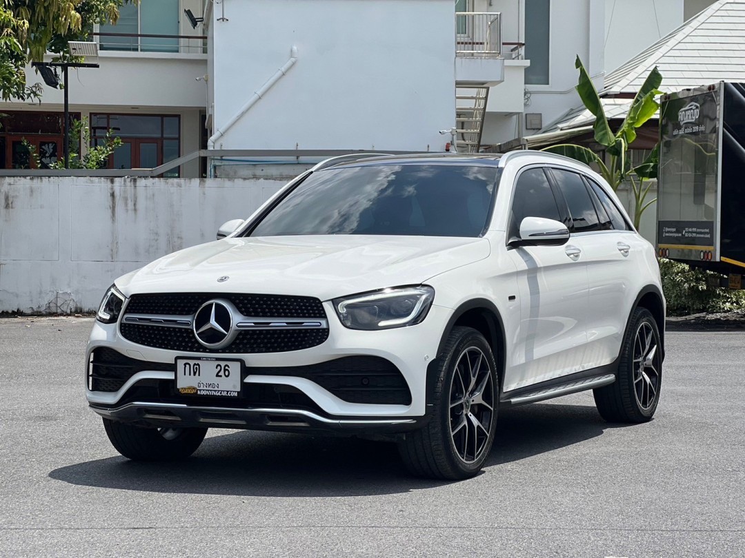 2021 Mercedes-Benz GLC-Class GLC 300 e 4MATIC AMG สีขาว (รูปที่ 10)