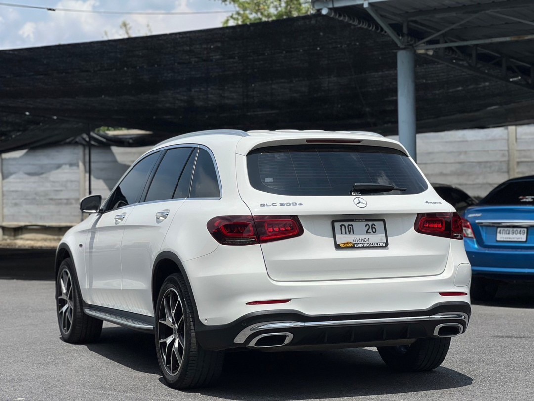 2021 Mercedes-Benz GLC-Class GLC 300 e 4MATIC AMG สีขาว (รูปที่ 7)