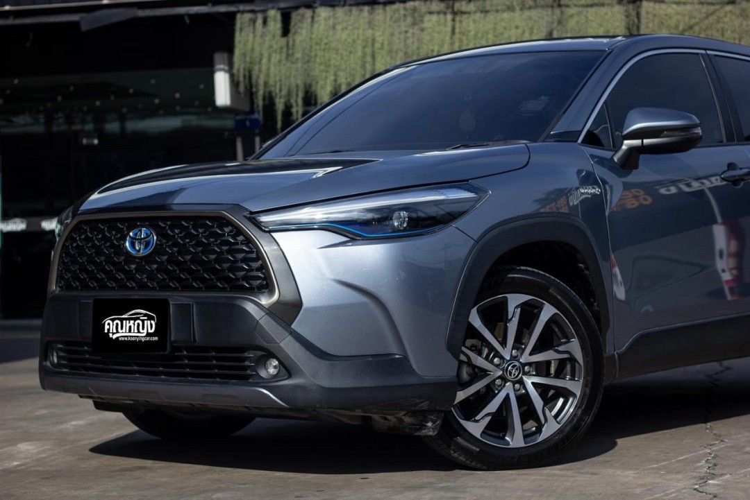 2021 Toyota Corolla CROSS 1.8 Hybrid Premium สีเทา (รูปที่ 6)