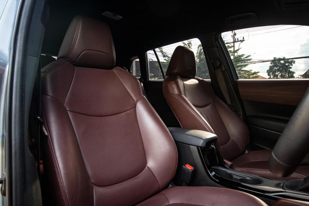 2021 Toyota Corolla CROSS 1.8 Hybrid Premium สีเทา (รูปที่ 4)