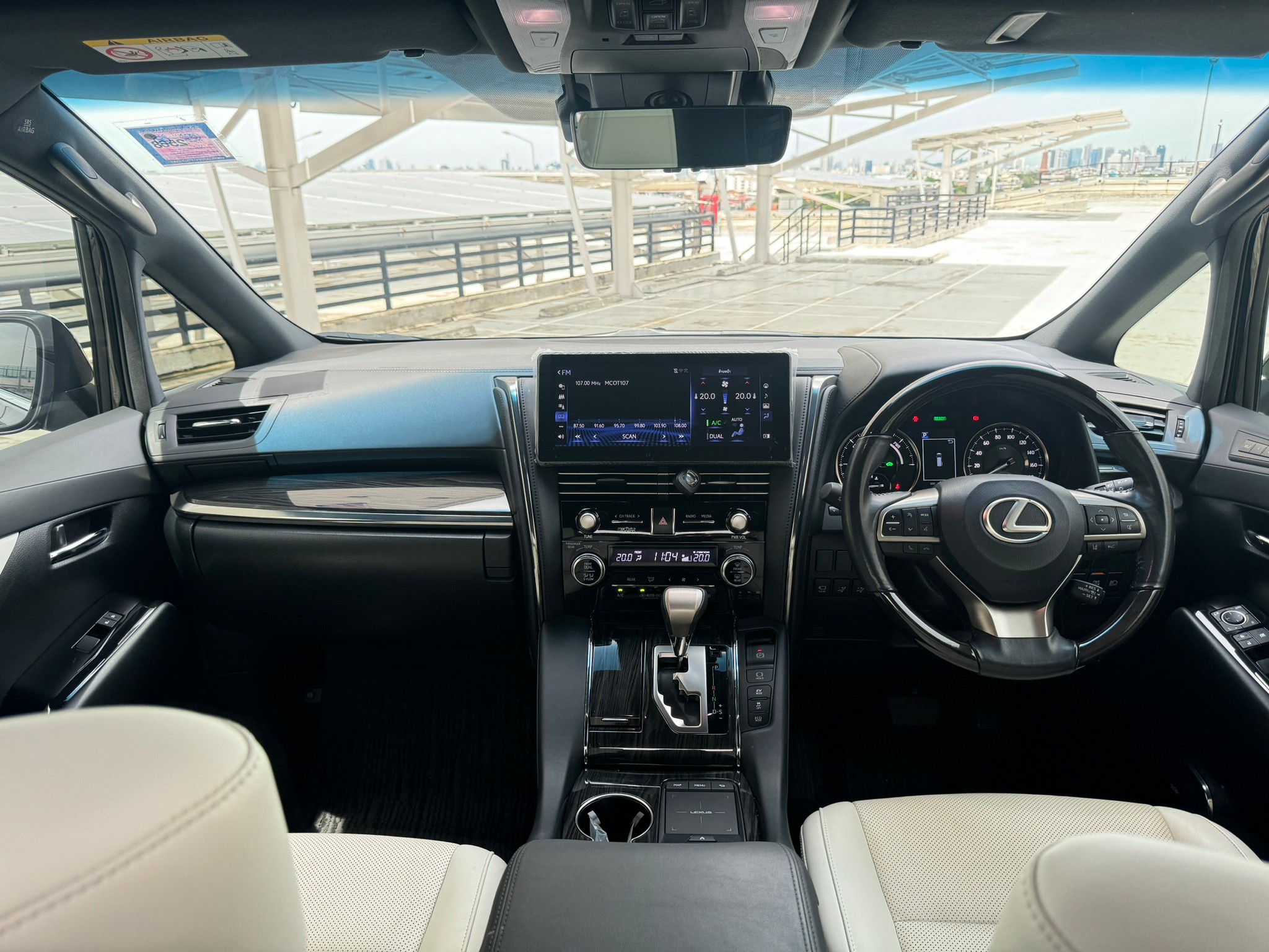 2022 Lexus LM300h (Executive 4 Seats) สีดำ (รูปที่ 3)