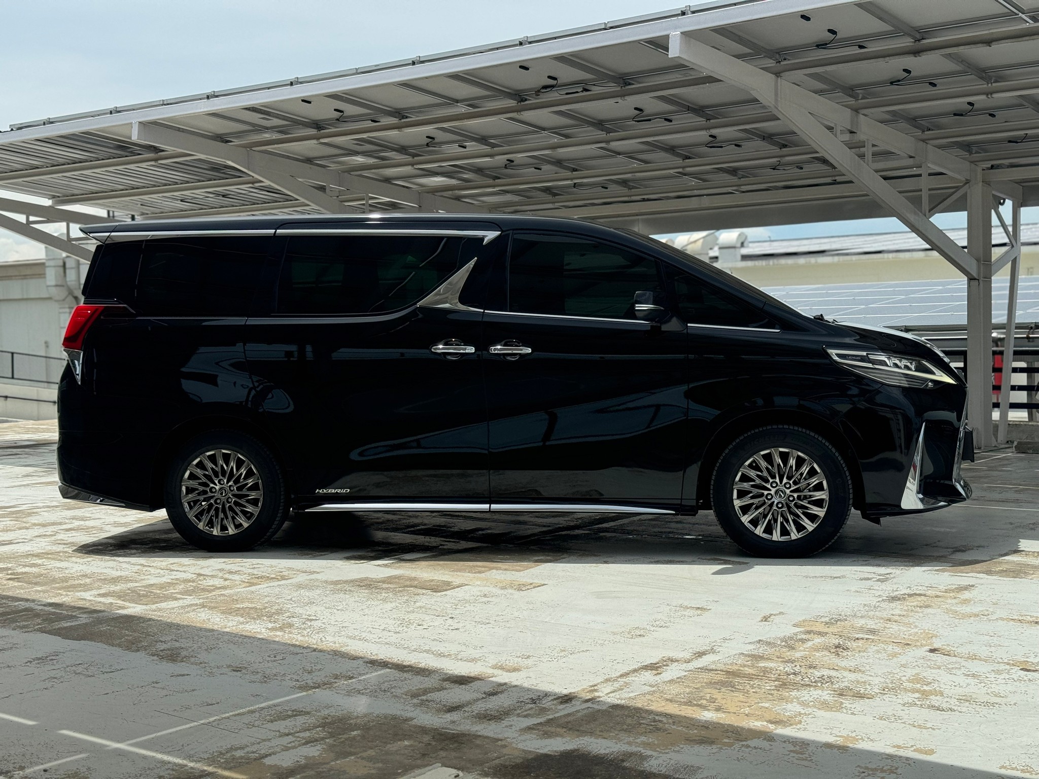 2022 Lexus LM300h (Executive 4 Seats) สีดำ (รูปที่ 8)