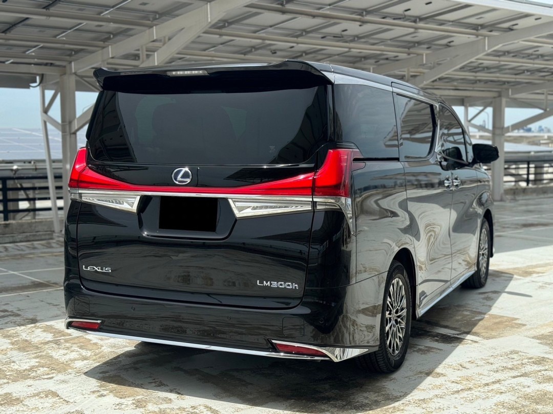 2022 Lexus LM300h (Executive 4 Seats) สีดำ (รูปที่ 13)