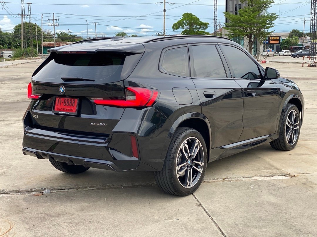 2023 BMW X1 U11 สีดำ (รูปที่ 6)